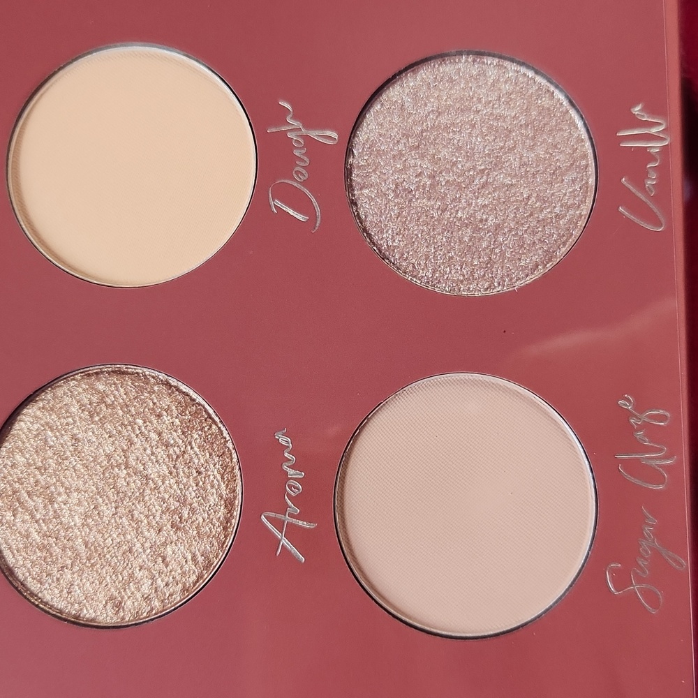 Beauty Bakerie The Chosen Bun Eyeshadow Palette - Cream and Brown - Picture 6 of 8
